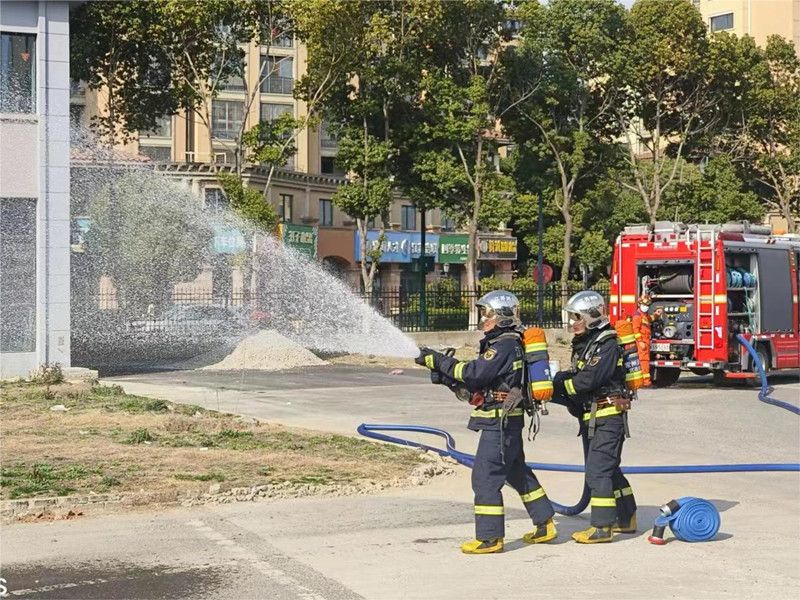 藍(lán)海豚低碳汽車(chē)公園進(jìn)行春季消防演練